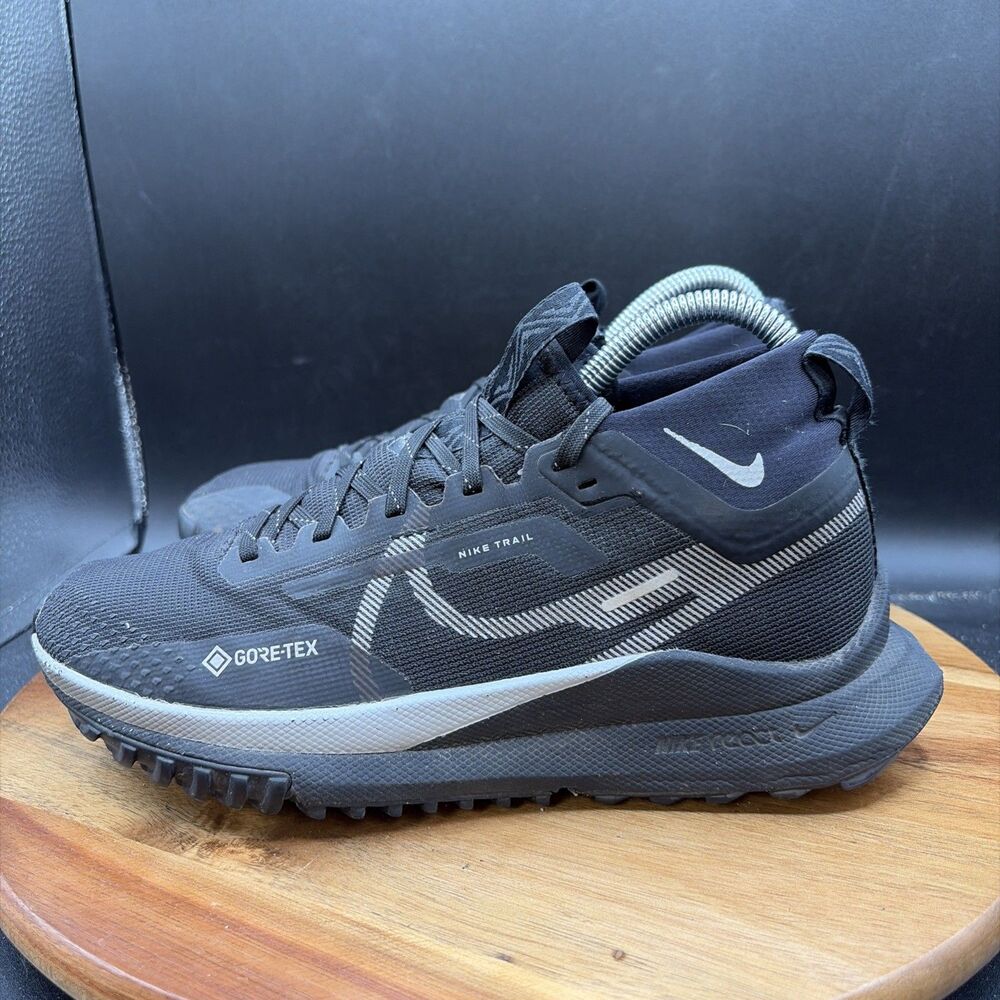 Nike Women's Black and Gray Trail Running Shoe